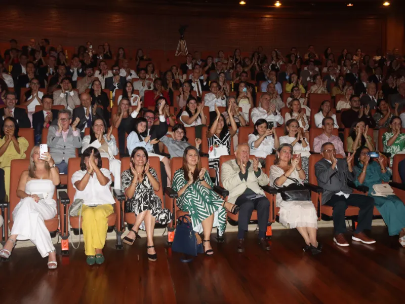 Ovación a César Casas 